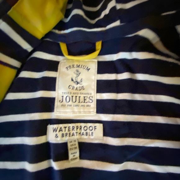 Joules rain jacket like new condition. Breathable but warm - Picture 4 of 4